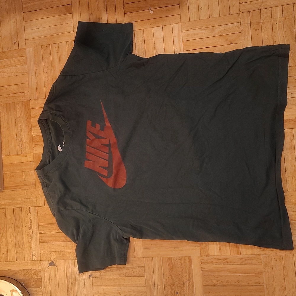 Dark green Nike shirt lightly used no stains or flaws